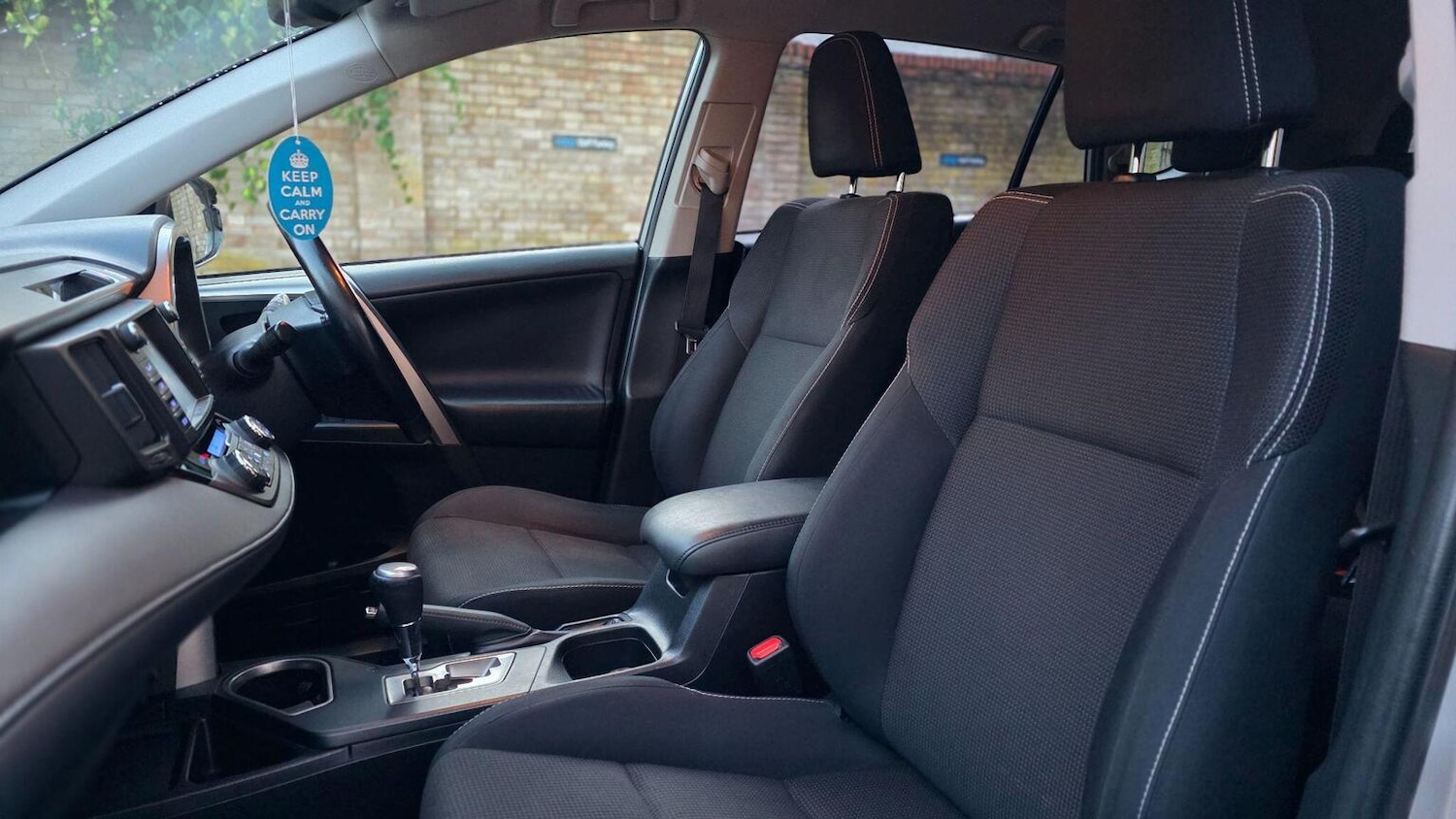 Used Toyota RAV4 2016 for sale - 76858909: Photo 42