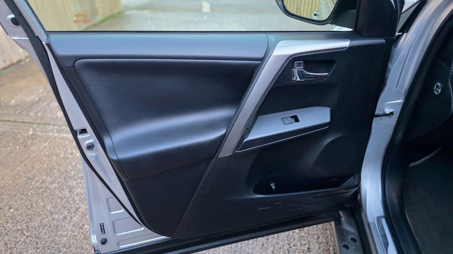 Used Toyota RAV4 2016 for sale - 76858909: Photo 44