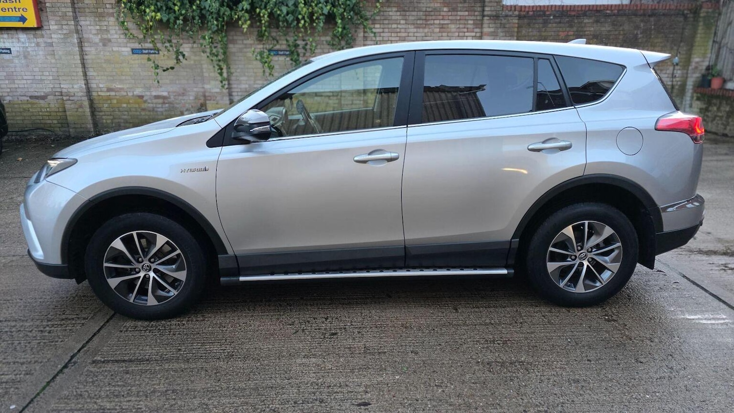 Used Toyota RAV4 2016 for sale - 76858909: Photo 9