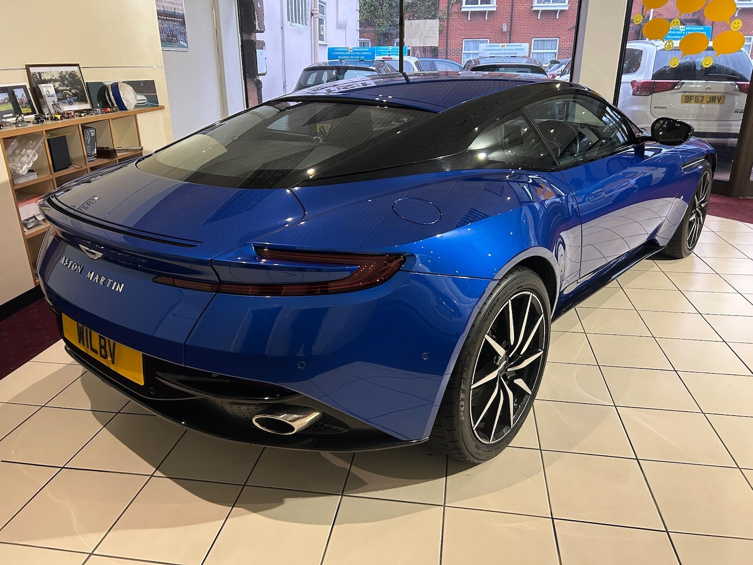 Used Aston Martin DB11 2017 for sale - 77439821: Photo 14