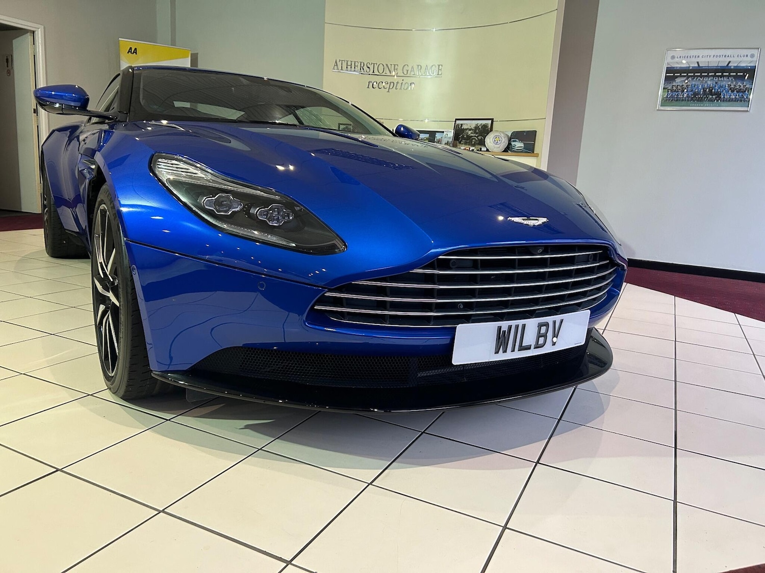 Used Aston Martin DB11 2017 for sale - 77439821: Photo 3