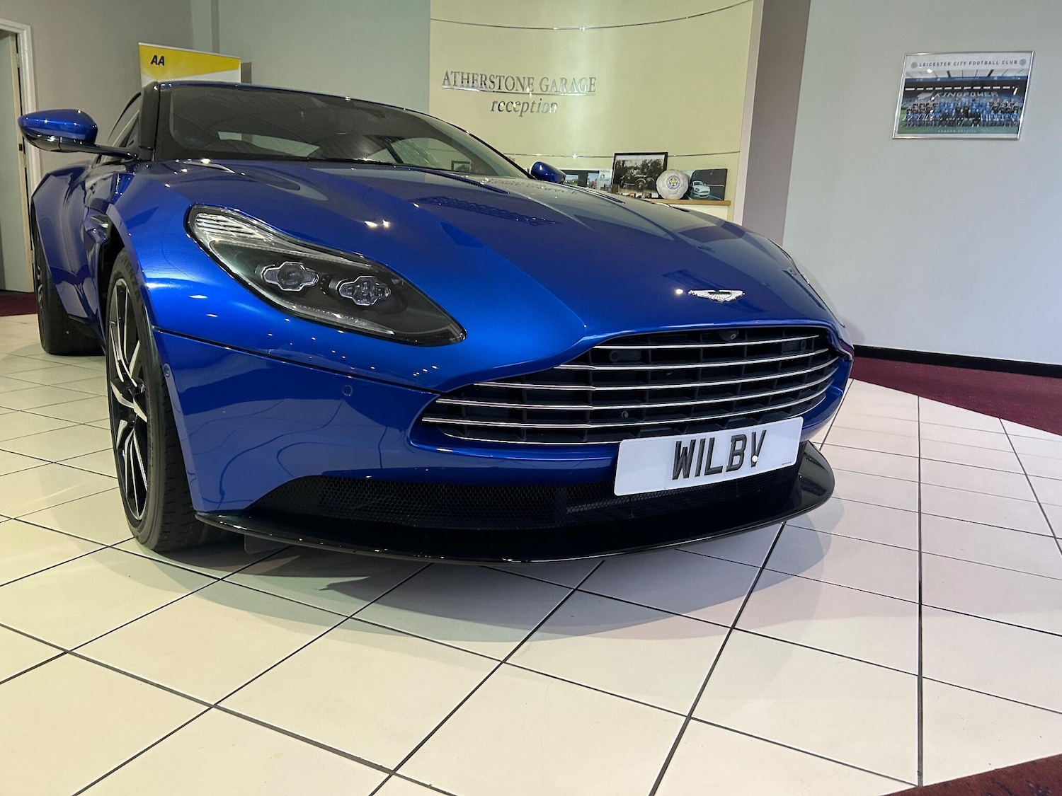 Used Aston Martin DB11 2017 for sale - 77439821: Photo 8