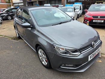 Used Volkswagen Polo 2016 for sale - 76295543: Photo 2