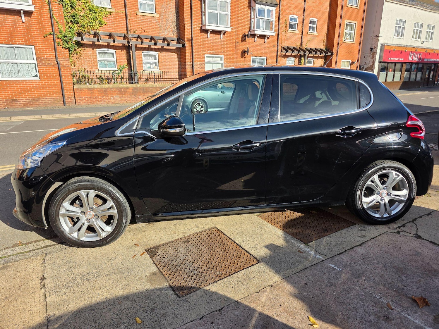 Used Peugeot 208 2015 for sale - 76398838: Photo 15