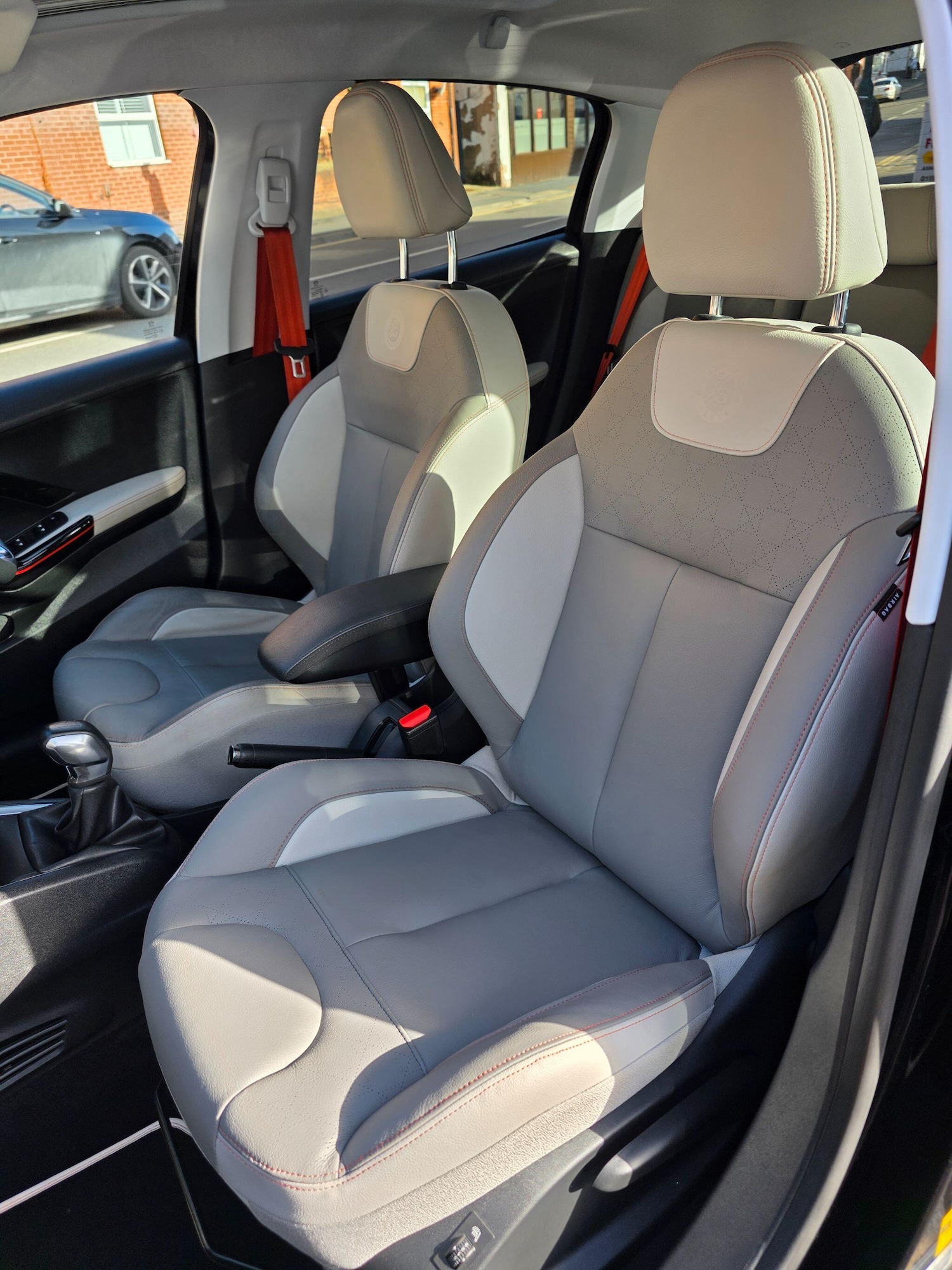 Used Peugeot 208 2015 for sale - 76398838: Photo 22