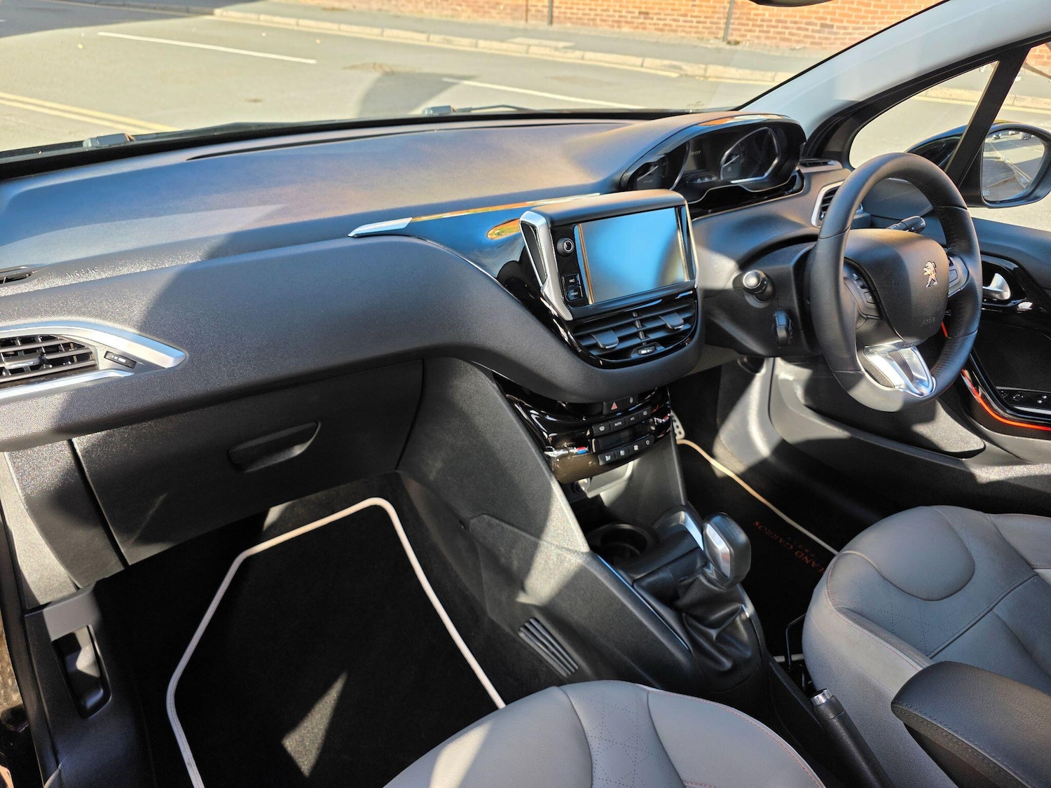 Used Peugeot 208 2015 for sale - 76398838: Photo 24