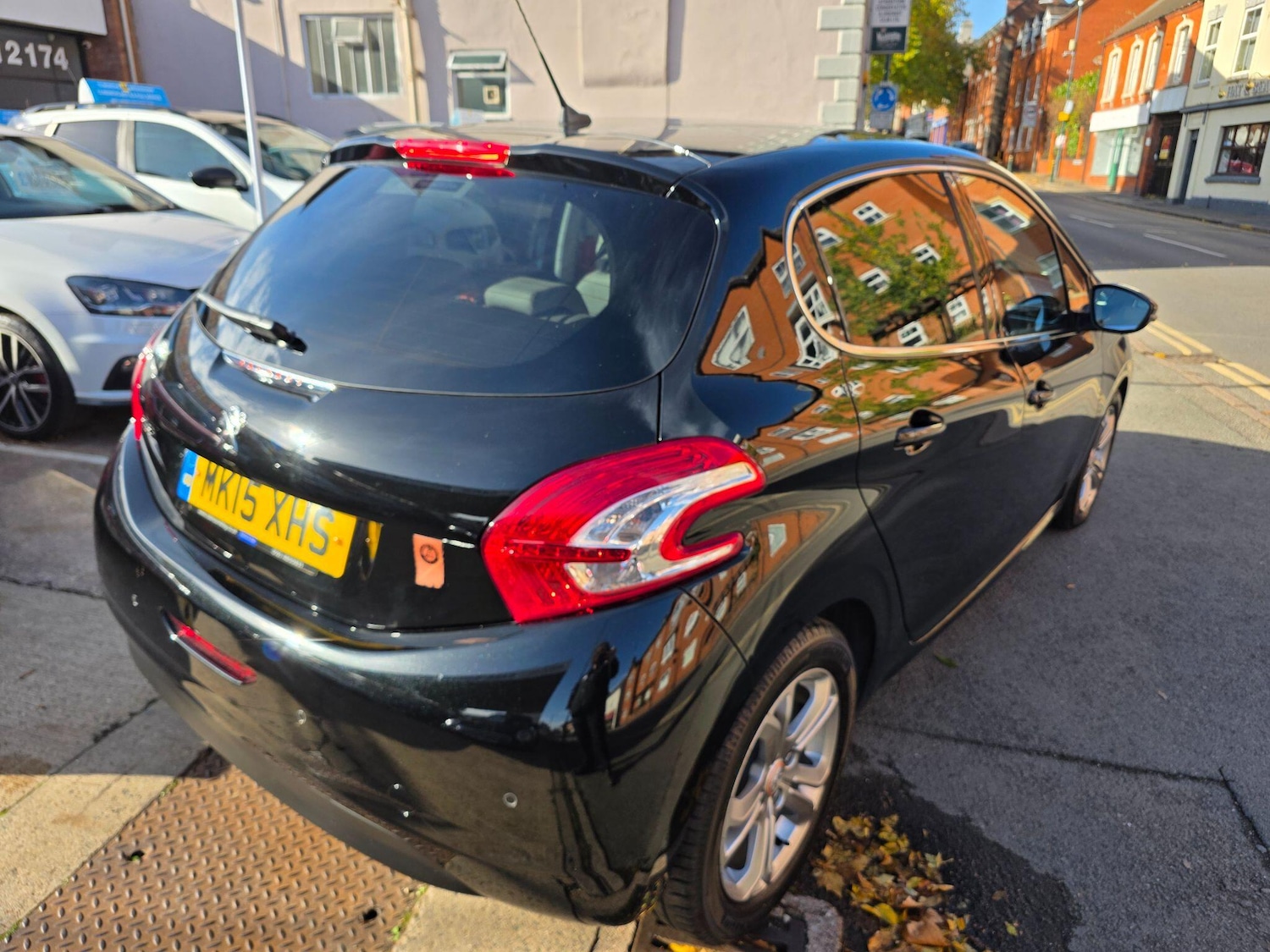 Used Peugeot 208 2015 for sale - 76398838: Photo 4