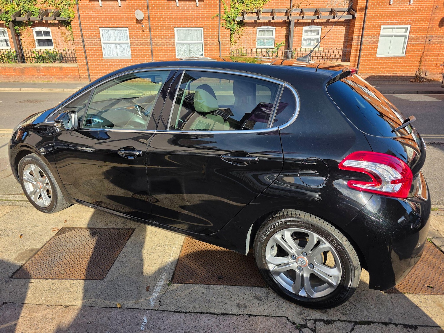 Used Peugeot 208 2015 for sale - 76398838: Photo 7