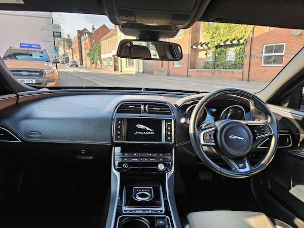 Used Jaguar XE 2015 for sale - 74021150: Photo 25