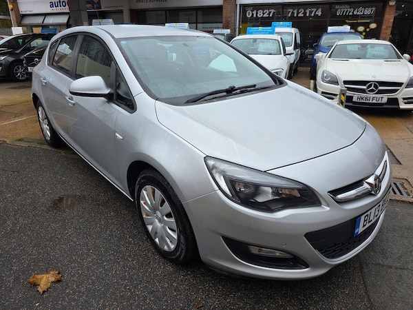 Used Vauxhall Astra 2013 for sale - 76227365: Photo 2