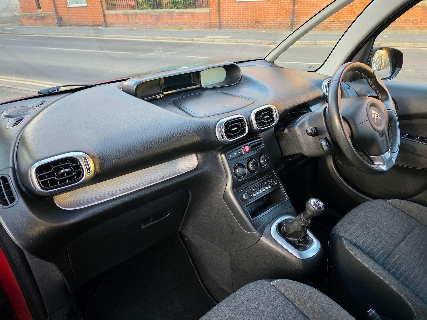 Used Citroen C3 Picasso 2016 for sale - 76743126: Photo 24