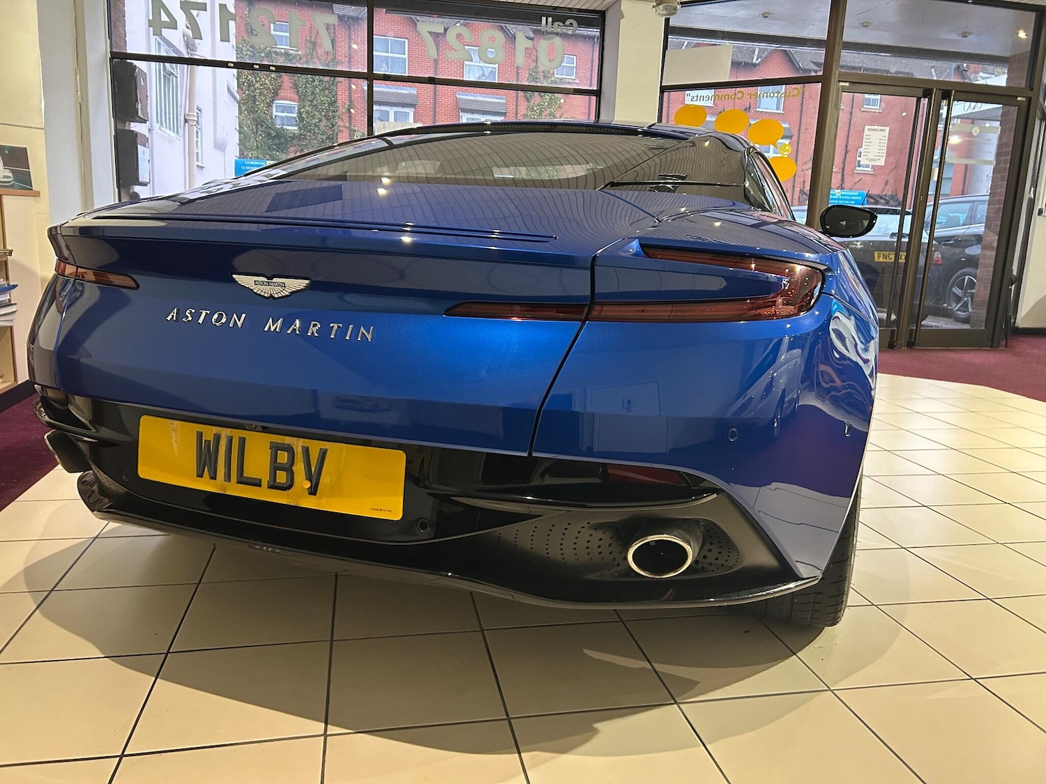 Used Aston Martin DB11 2017 for sale - 77143538: Photo 10