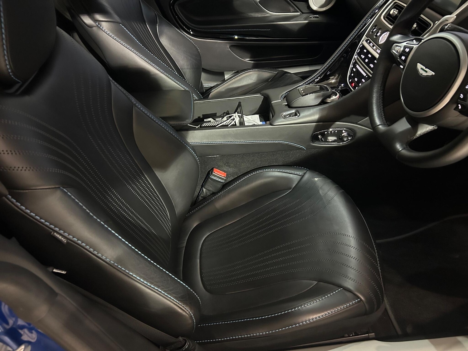 Used Aston Martin DB11 2017 for sale - 77143538: Photo 16