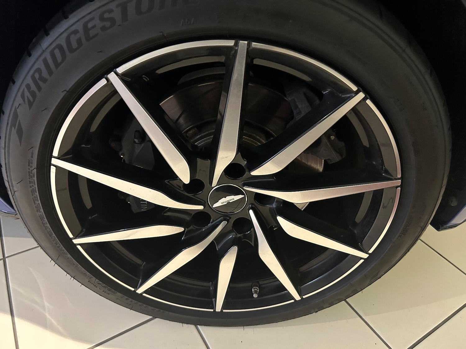 Used Aston Martin DB11 2017 for sale - 77143538: Photo 20