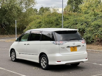 Used Toyota Estima 2010 for sale - 75657696: Photo