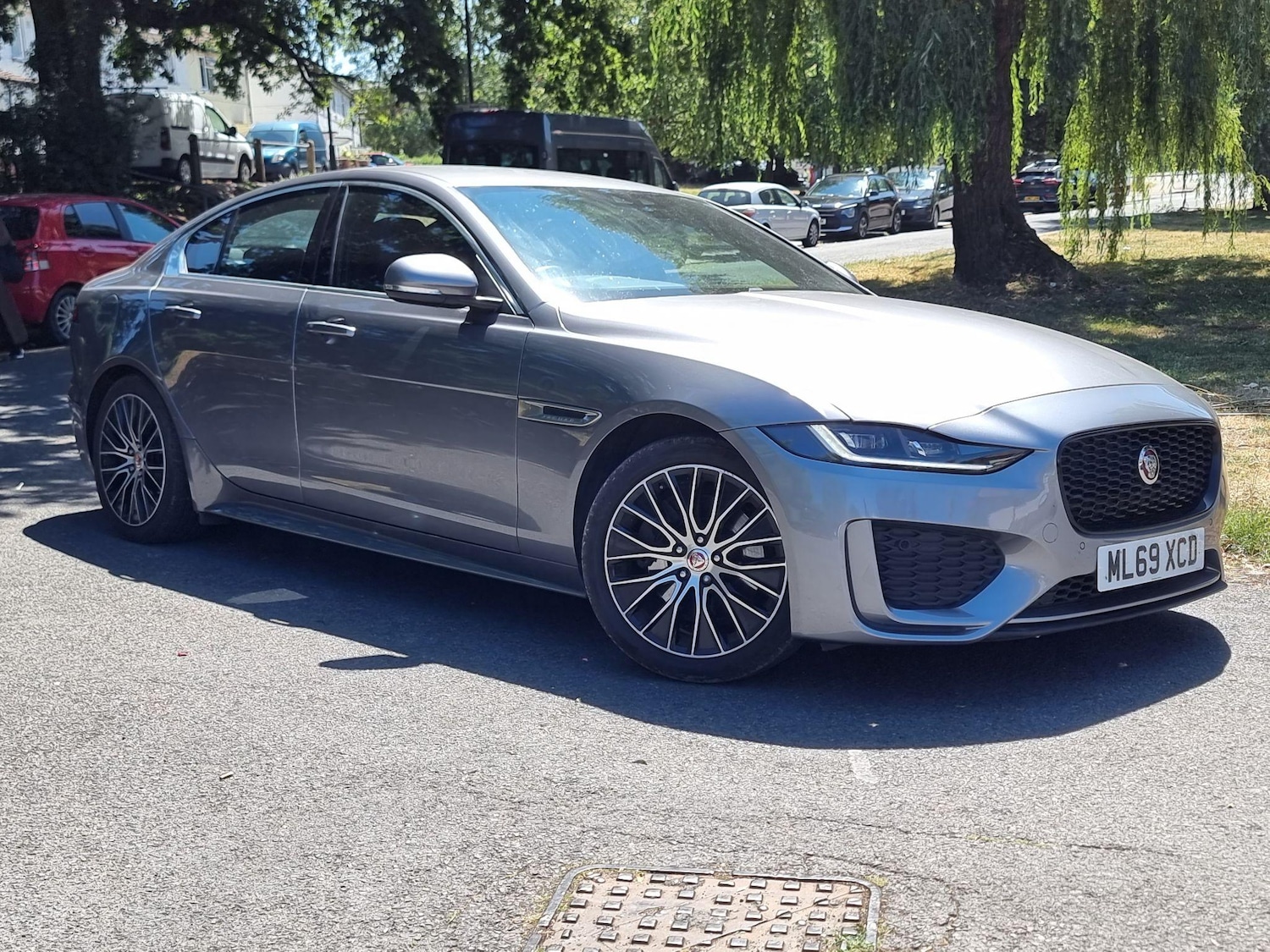 Used Jaguar XE 2019 for sale - 76423395: Photo 2