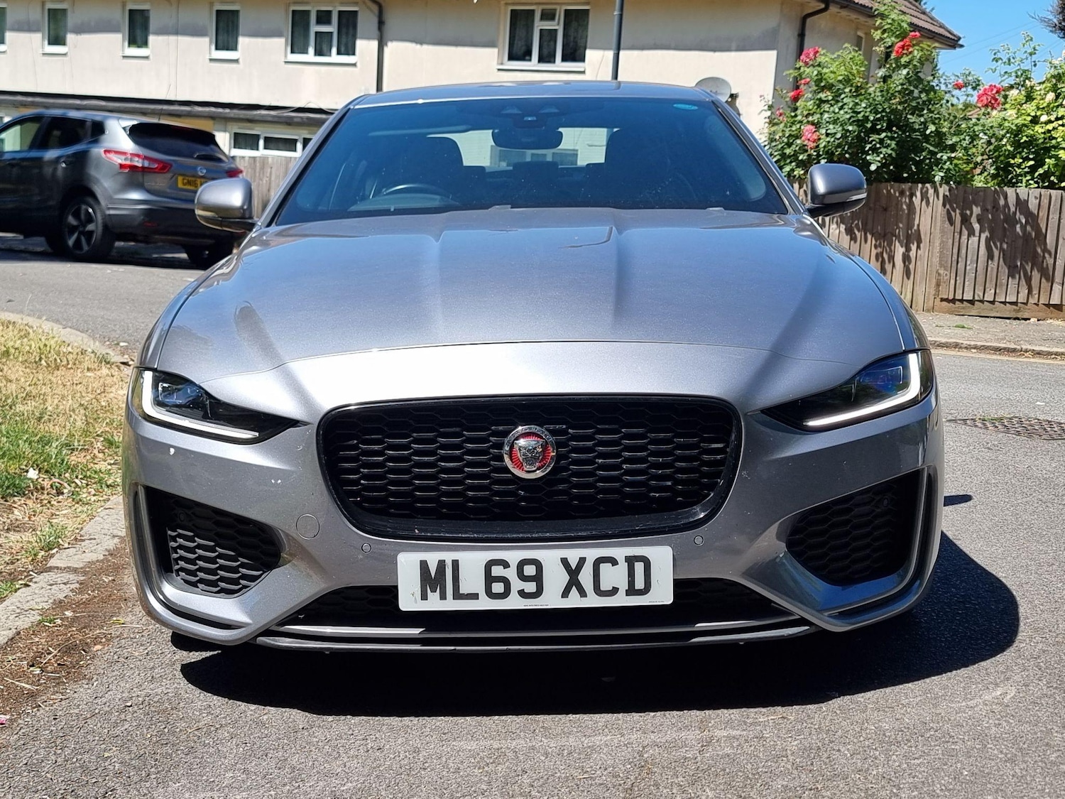 Used Jaguar XE 2019 for sale - 76423395: Photo 3