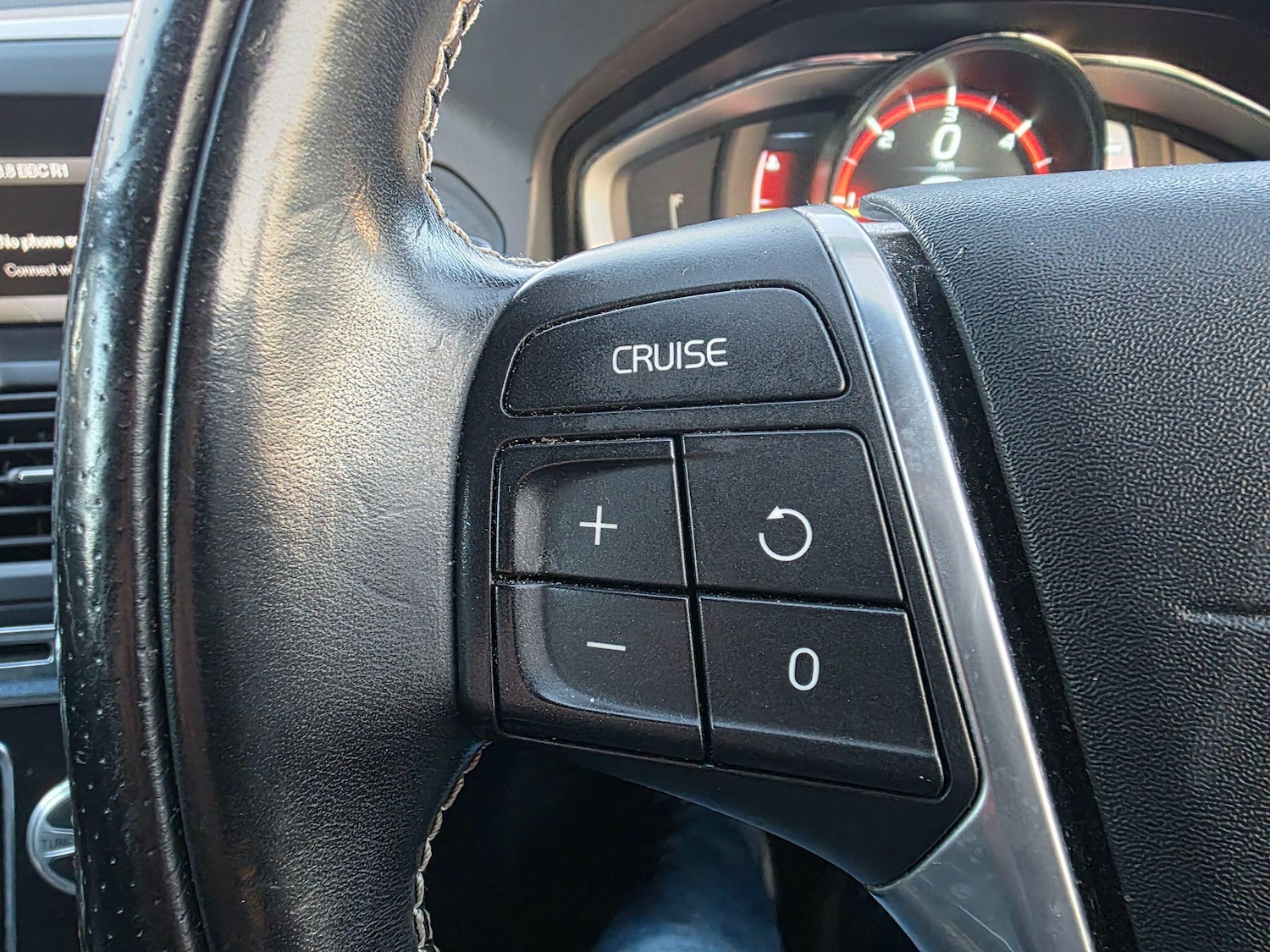 Used Volvo XC60 2014 for sale - 77015890: Photo 15