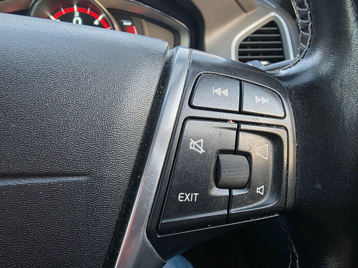 Used Volvo XC60 2014 for sale - 77015890: Photo 16