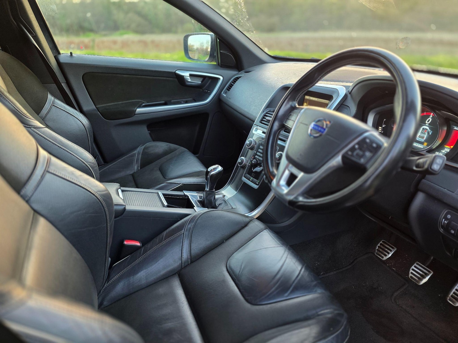 Used Volvo XC60 2014 for sale - 77015890: Photo 5