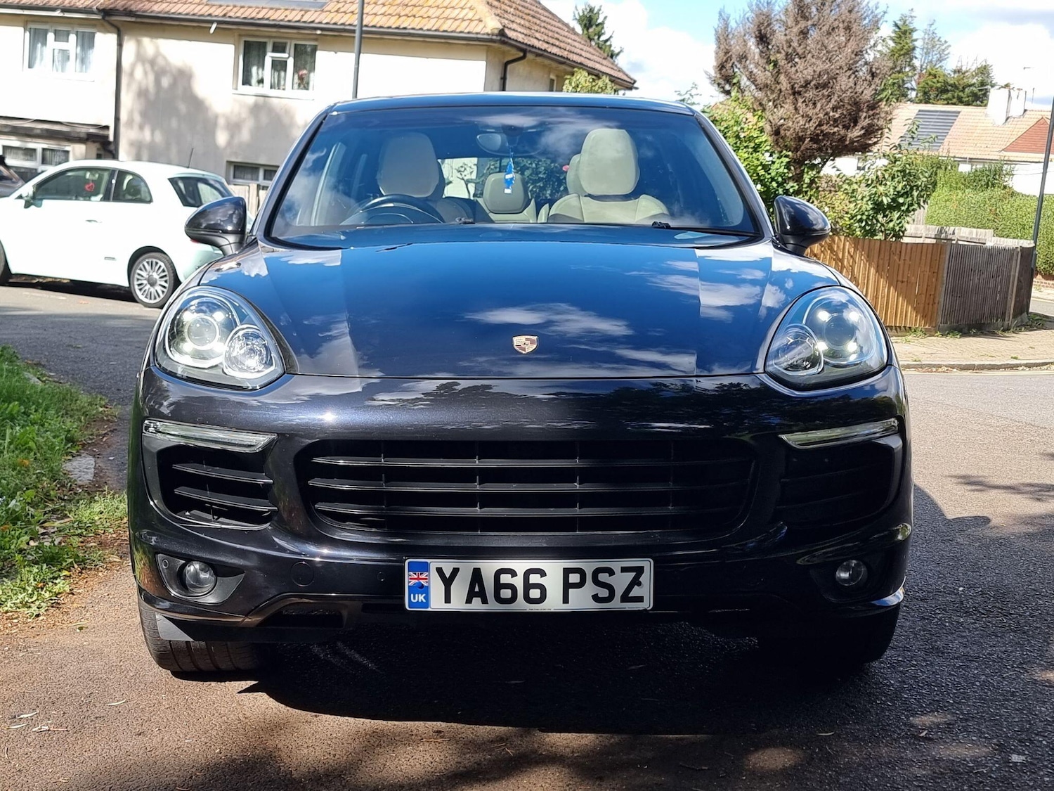 Used Porsche Cayenne 2016 for sale - 76715335: Photo 2