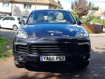 Used Porsche Cayenne 2016 for sale - 76715335: Photo