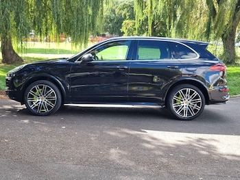 Used Porsche Cayenne 2016 for sale - 76715335: Photo