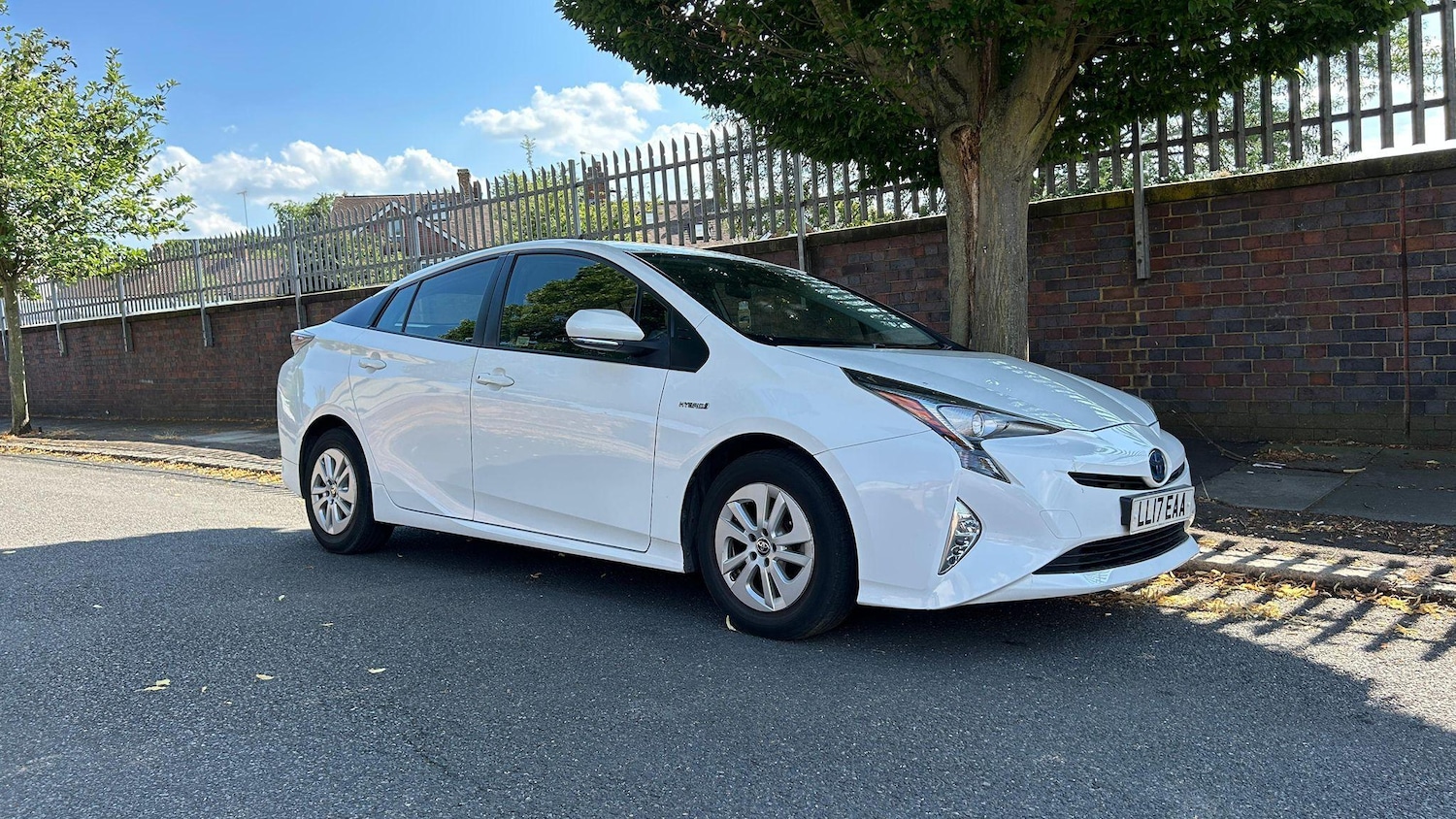 Used Toyota Prius 2017 for sale - 76425629: Photo 2
