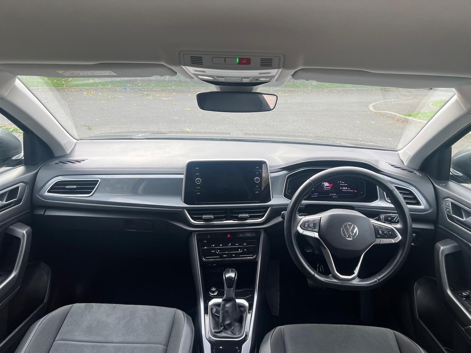 Used Volkswagen T-Roc 2023 for sale - 76424366: Photo 8