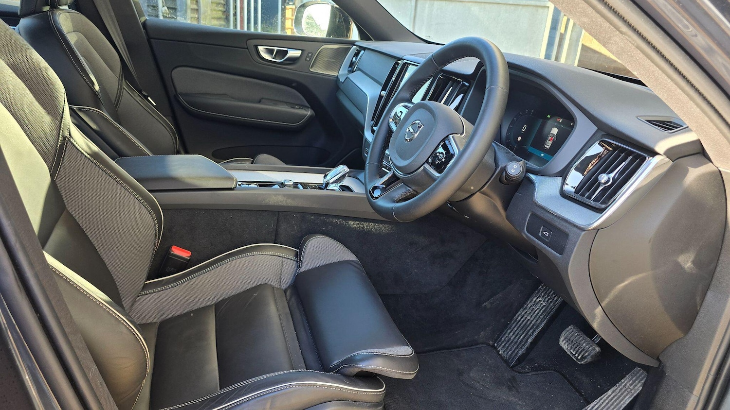 Used Volvo XC60 2025 for sale - 77203624: Photo 5