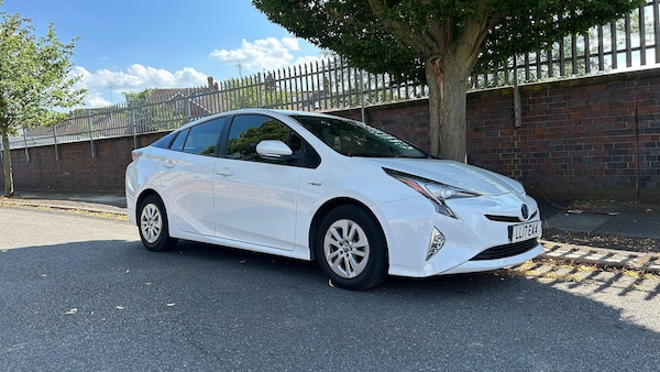 Used Toyota Prius 2017 for sale - 75449848: Photo 2