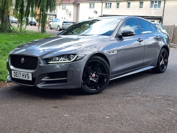 Used Jaguar XE 2017 for sale - 79475537: Photo
