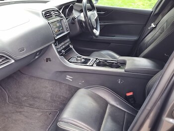 Used Jaguar XE 2017 for sale - 79475537: Photo
