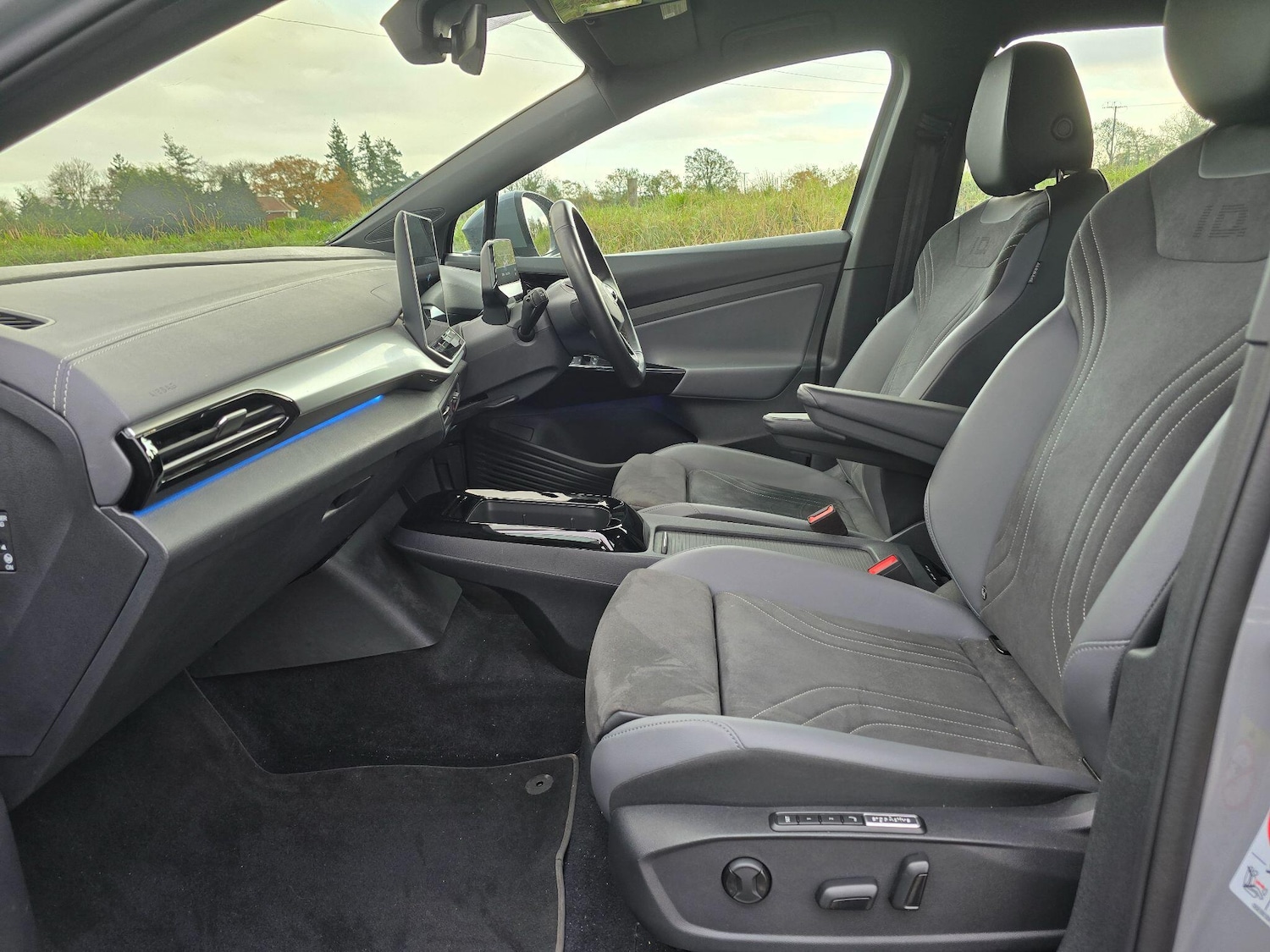 Used Volkswagen ID.4 2024 for sale - 76561803: Photo 5