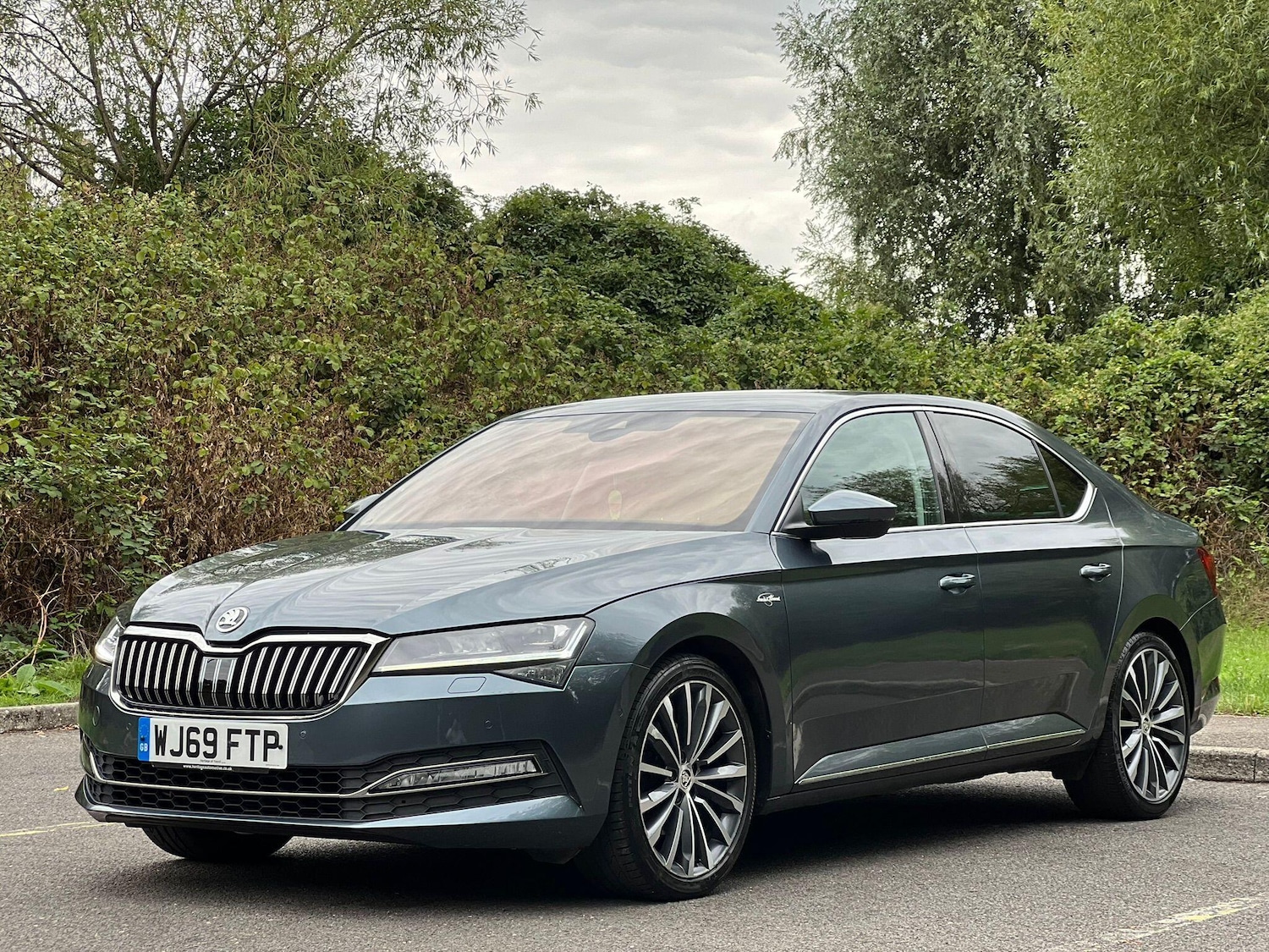 Used Skoda Superb 2019 for sale - 76423339: Photo 2