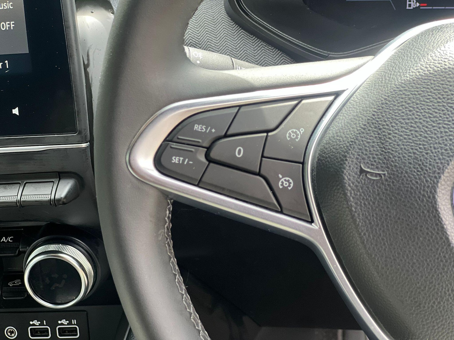 Used Renault Clio 2024 for sale - 76423229: Photo 16