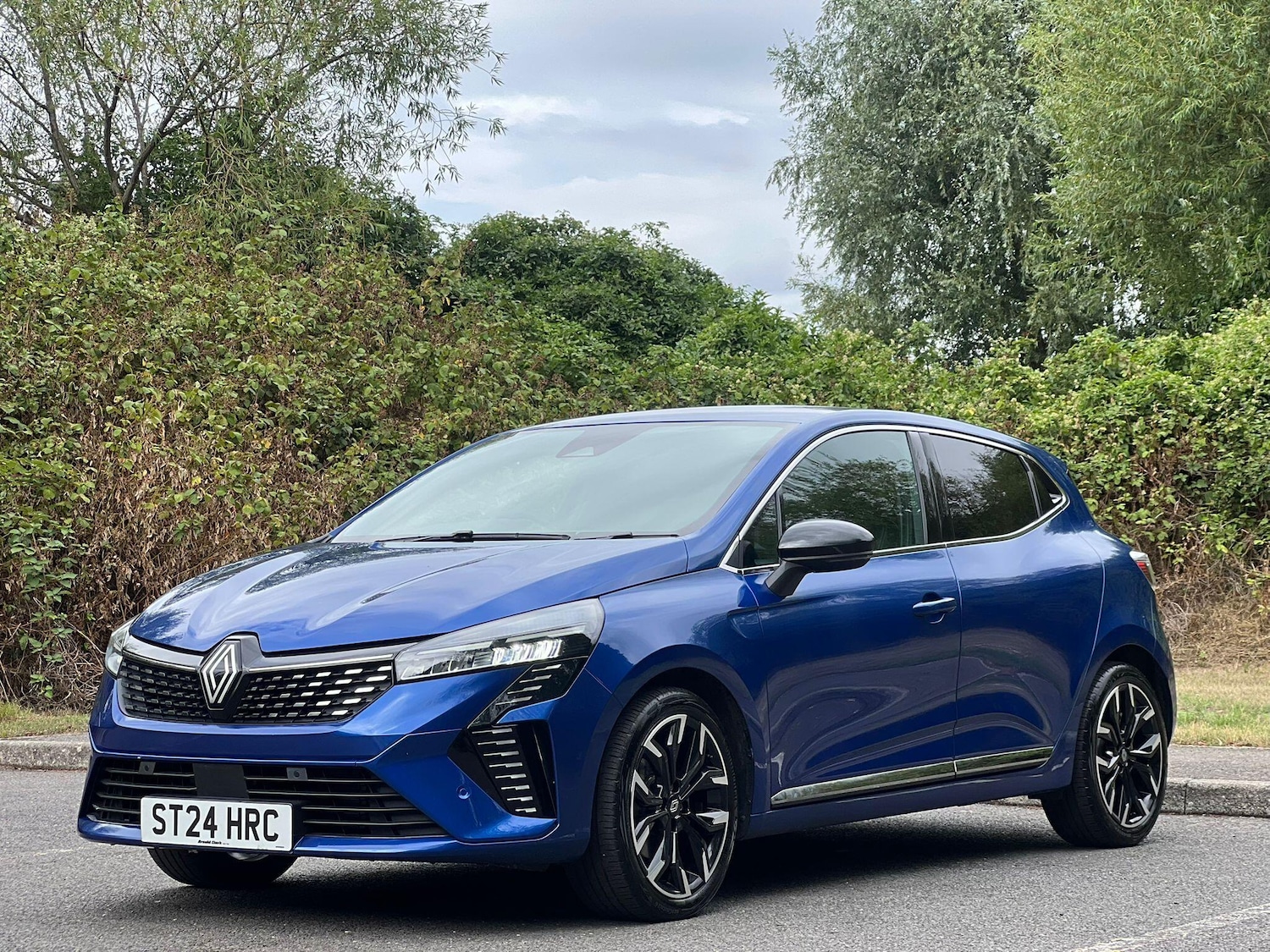 Used Renault Clio 2024 for sale - 76423229: Photo 2