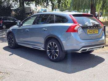 Used Volvo V60 Cross Country 2018 for sale - 75291140: Photo