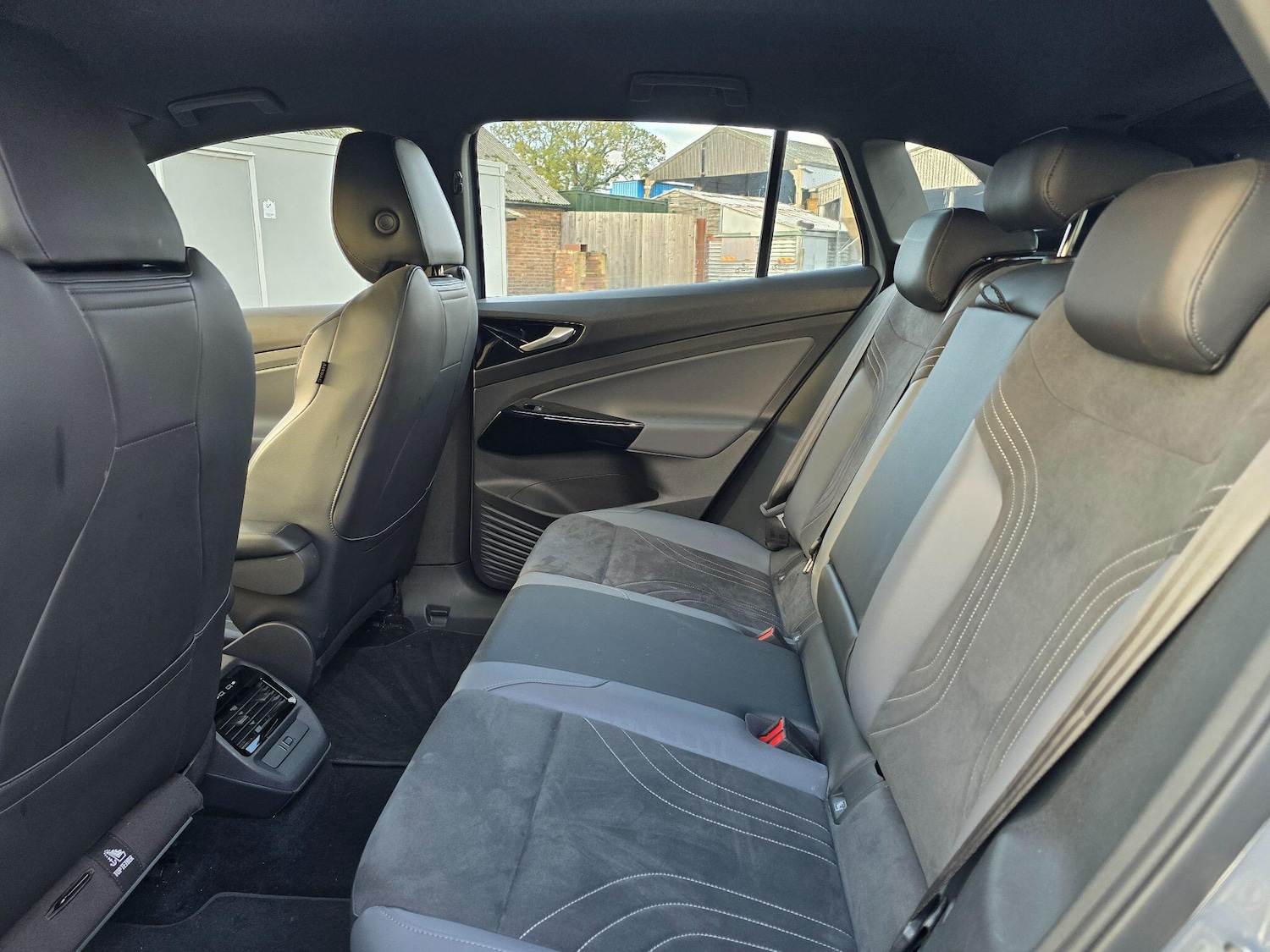 Used Volkswagen ID.4 2023 for sale - 76701648: Photo 8