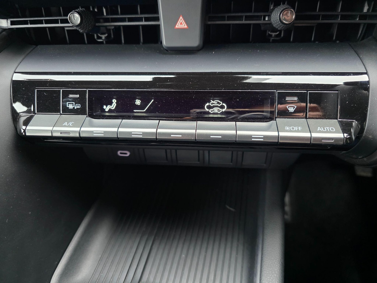 Used Toyota C-HR for sale - 77683767: Photo 13