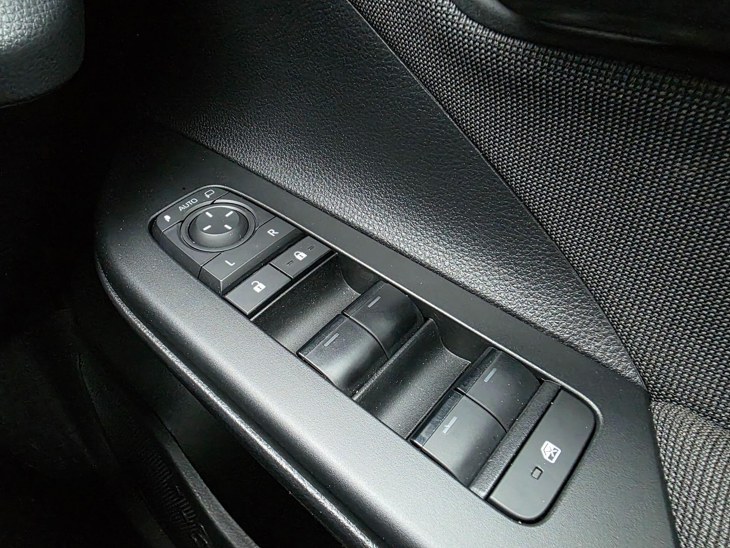 Used Toyota C-HR for sale - 77683767: Photo 14