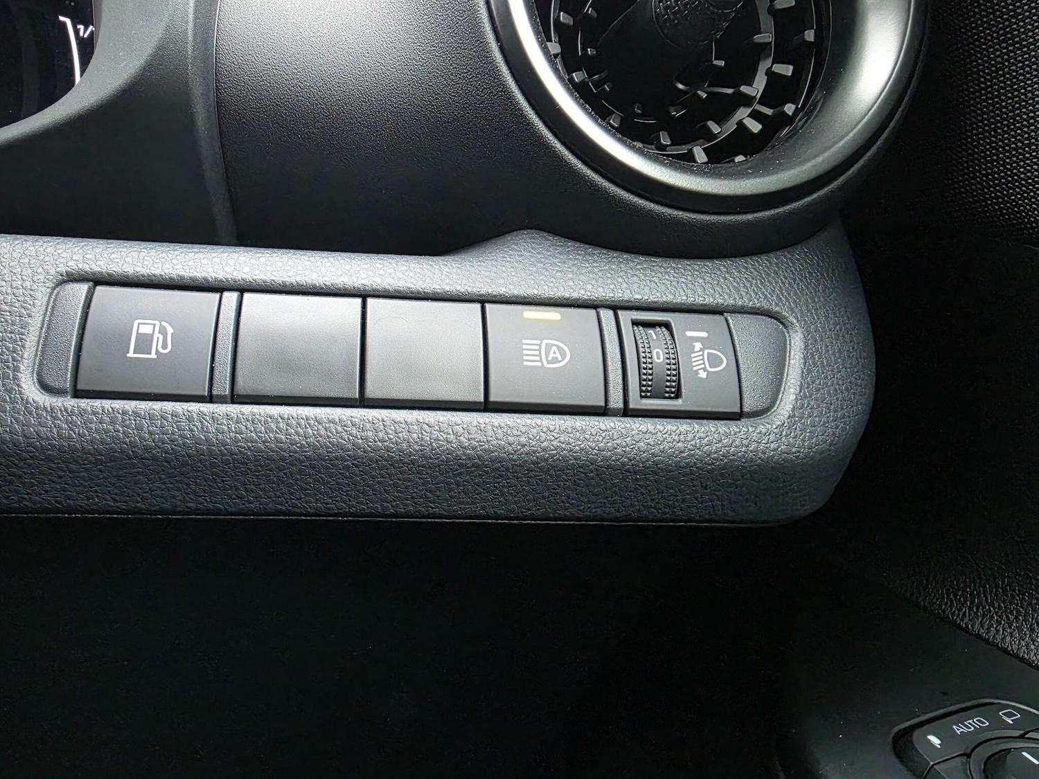 Used Toyota C-HR for sale - 77683767: Photo 15