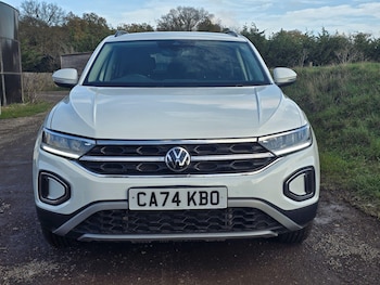 Used Volkswagen T-Roc 2024 for sale - 76671388: Photo