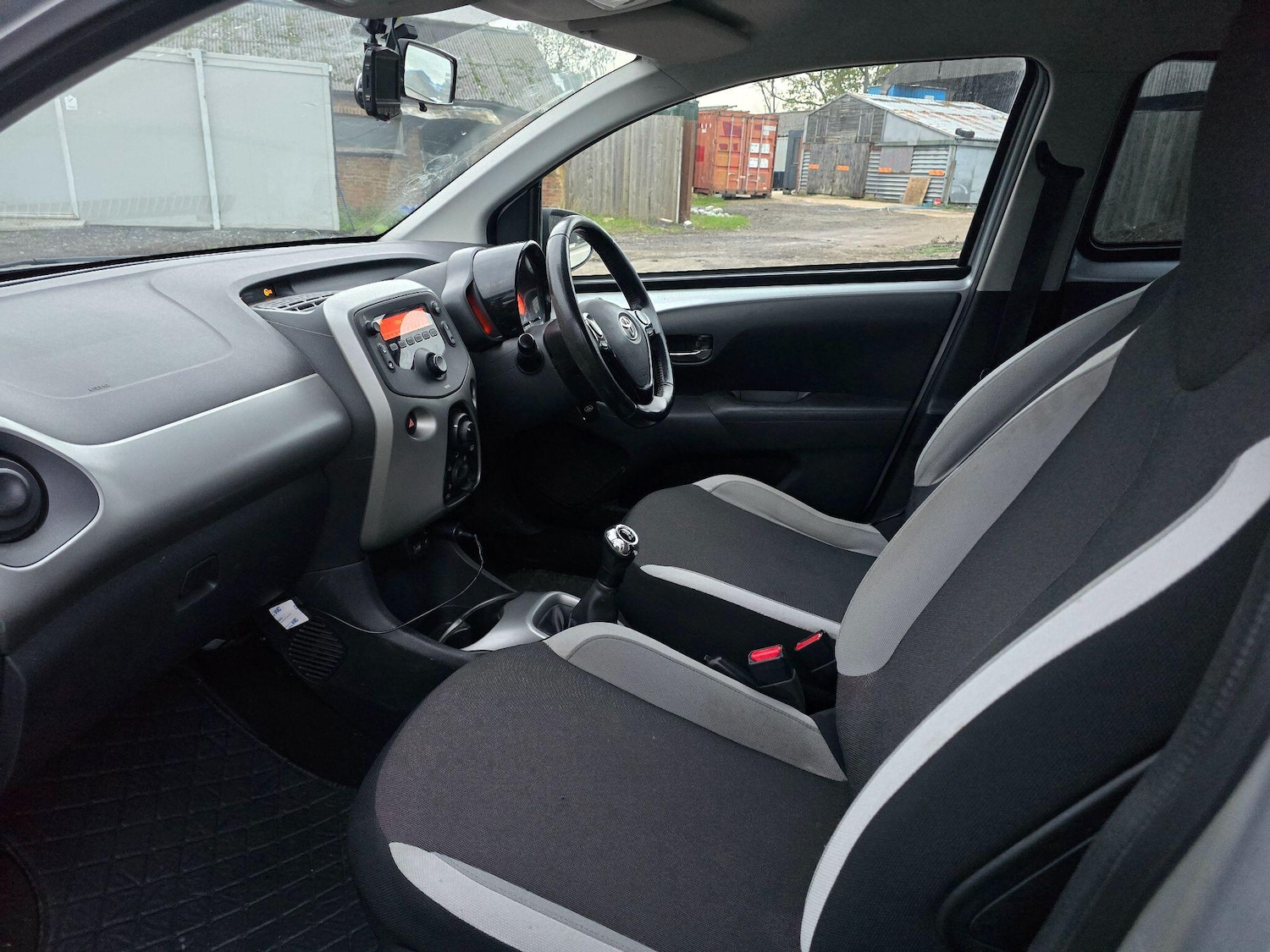 Used Toyota AYGO 2017 for sale - 76572365: Photo 6