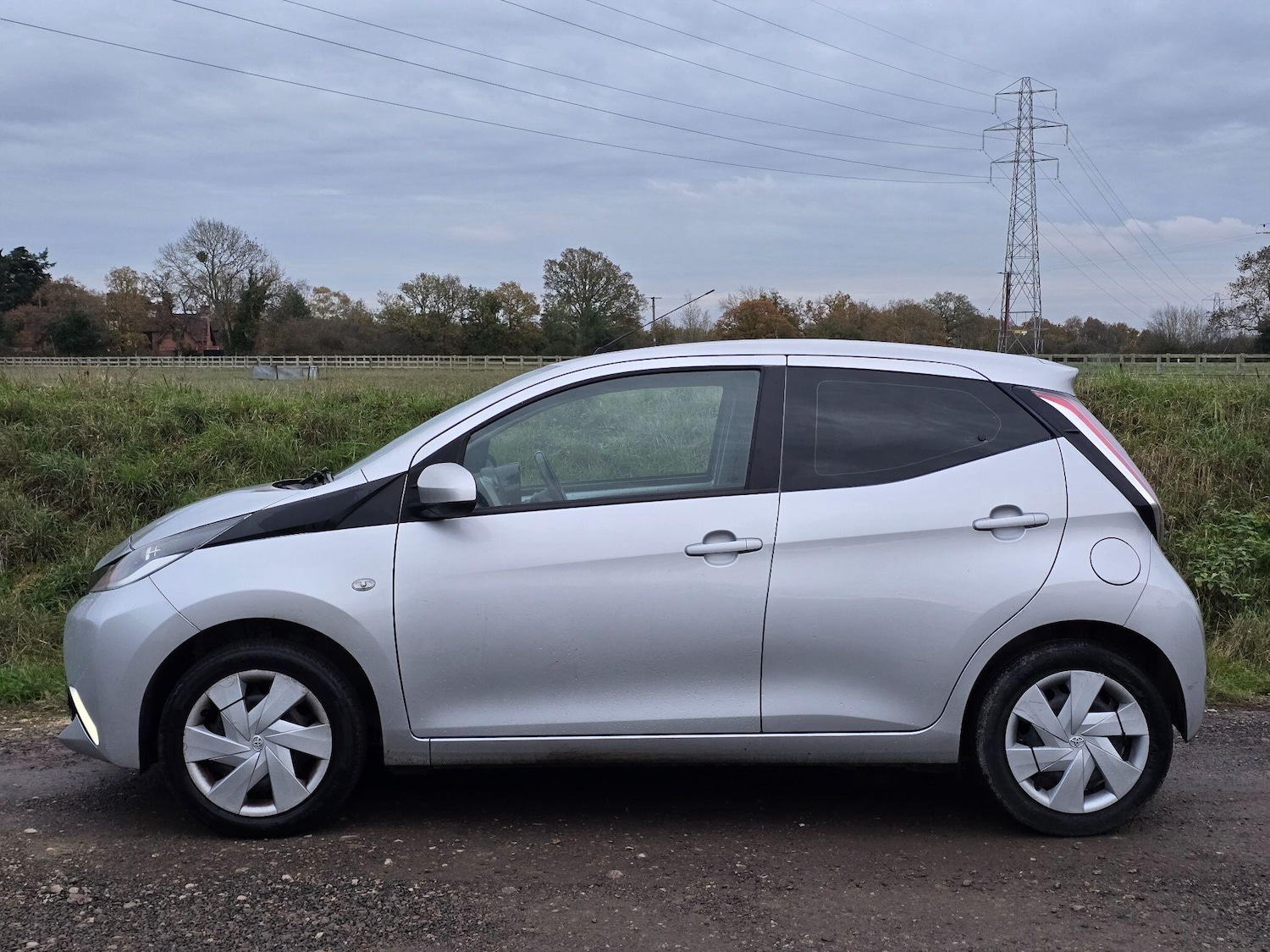 Used Toyota AYGO 2017 for sale - 76572365: Photo 8
