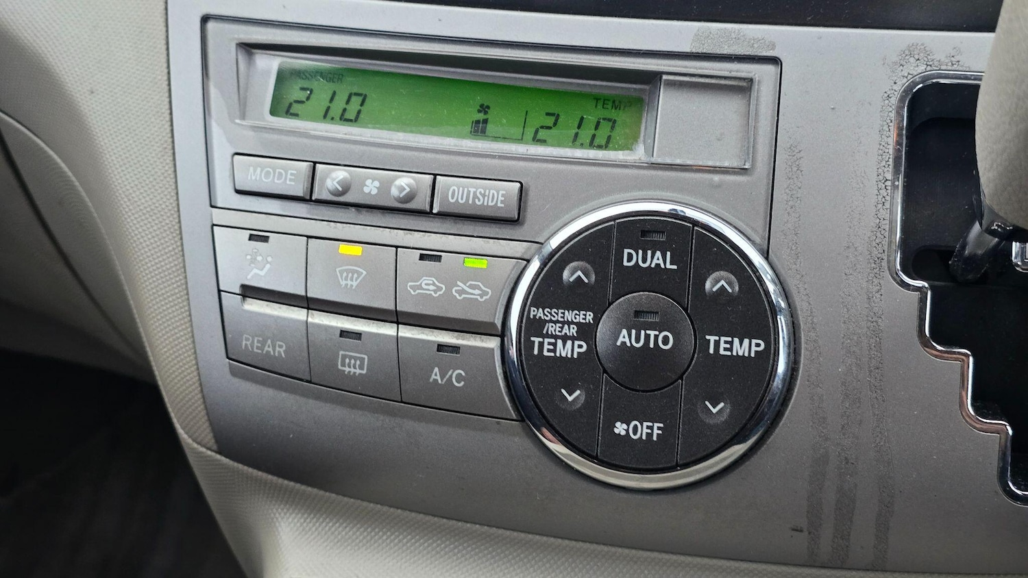 Used Toyota Estima 2016 for sale - 77411029: Photo 12