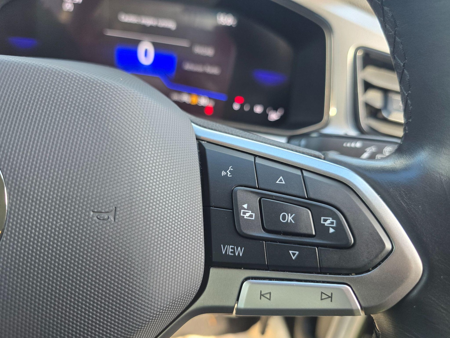 Used Volkswagen T-Roc 2024 for sale - 77097555: Photo 10