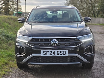 Used Volkswagen T-Roc 2024 for sale - 77097555: Photo