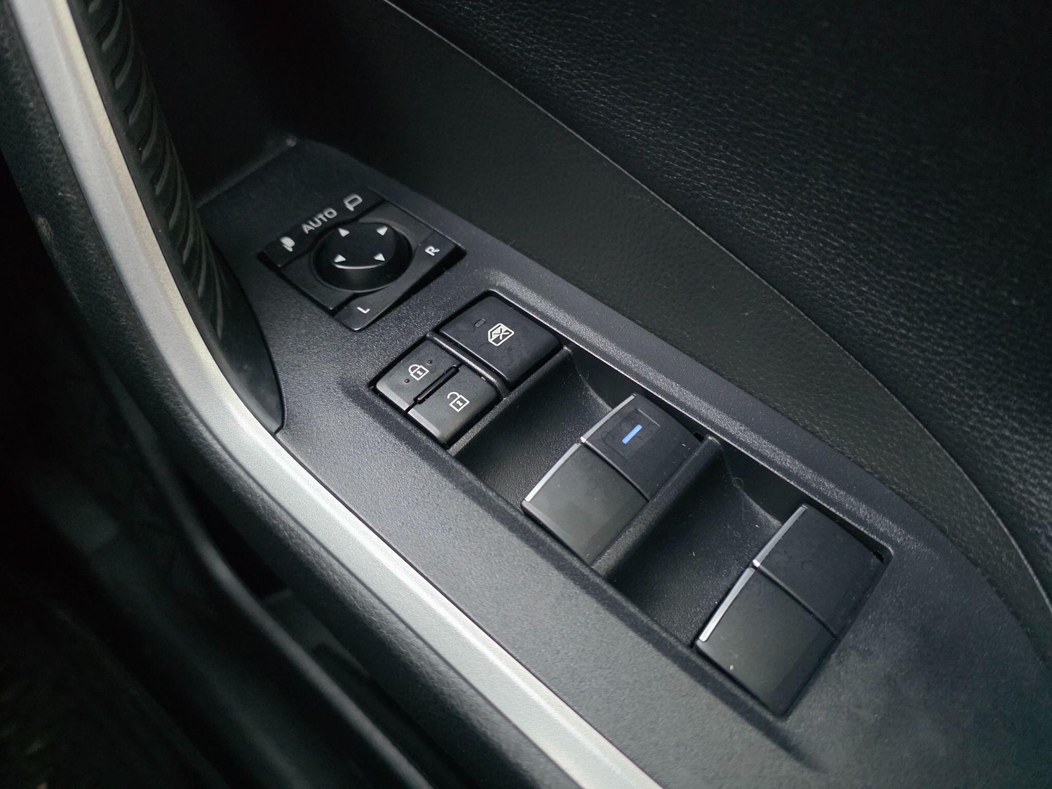 Used Toyota RAV4 2020 for sale - 76432127: Photo 23