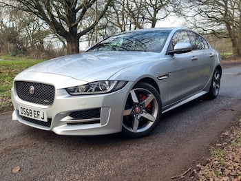 Used Jaguar XE 2018 for sale - 74990131: Photo